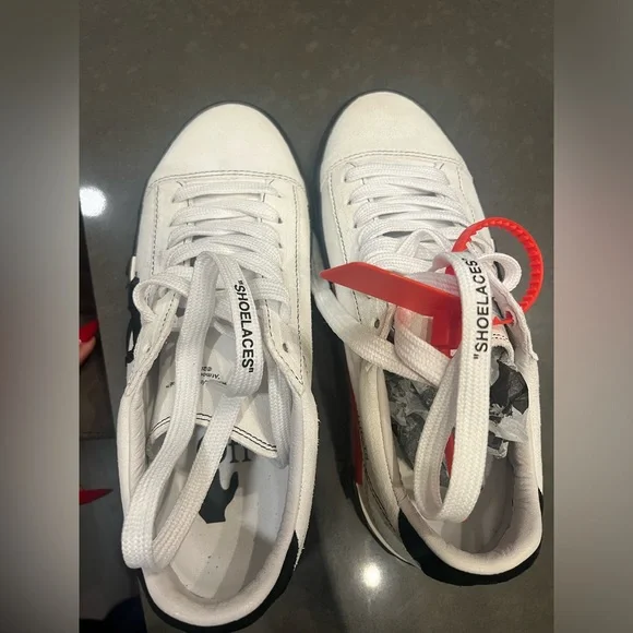 Off-White Vulcanuzed  Women's Shoes - Picture 8 of 8